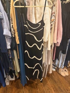 Commense -Black and White Knit Midi